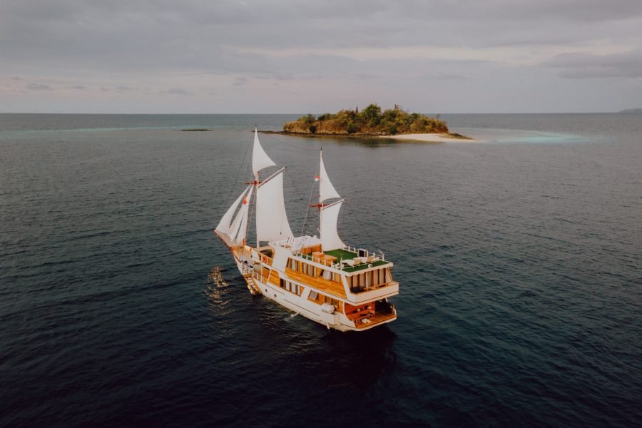 Sanctuary Yacht – Private Phinisi Journey Across Indonesia