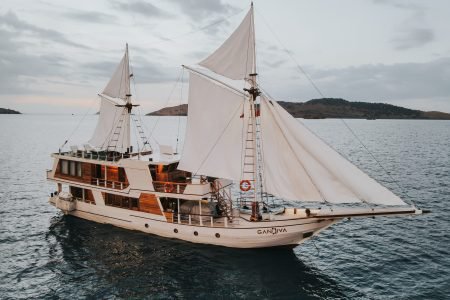 Explore Komodo & Beyond on the Luxurious Gandiva Phinisi | Sail Through Paradise with Gandiva Phinisi