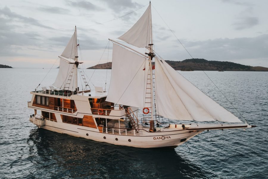 Explore Komodo & Beyond on the Luxurious Gandiva Phinisi | Sail Through Paradise with Gandiva Phinisi