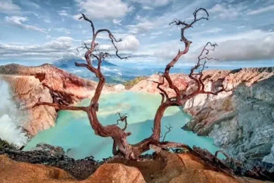 Royal Nusa Island – Kawah Ijen Volcano Tour (2 Days / 1 Night)